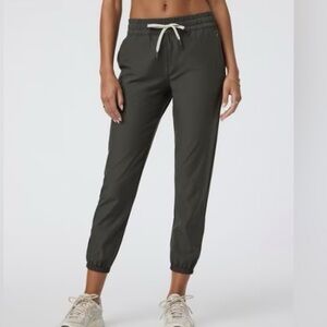 Vuori Women's Weekend Jogger -Olive